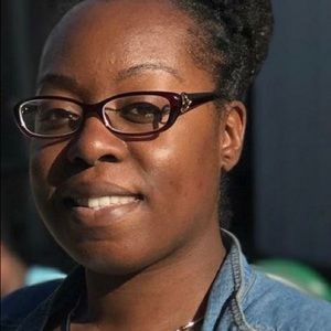 Meet your Posher, Larissa